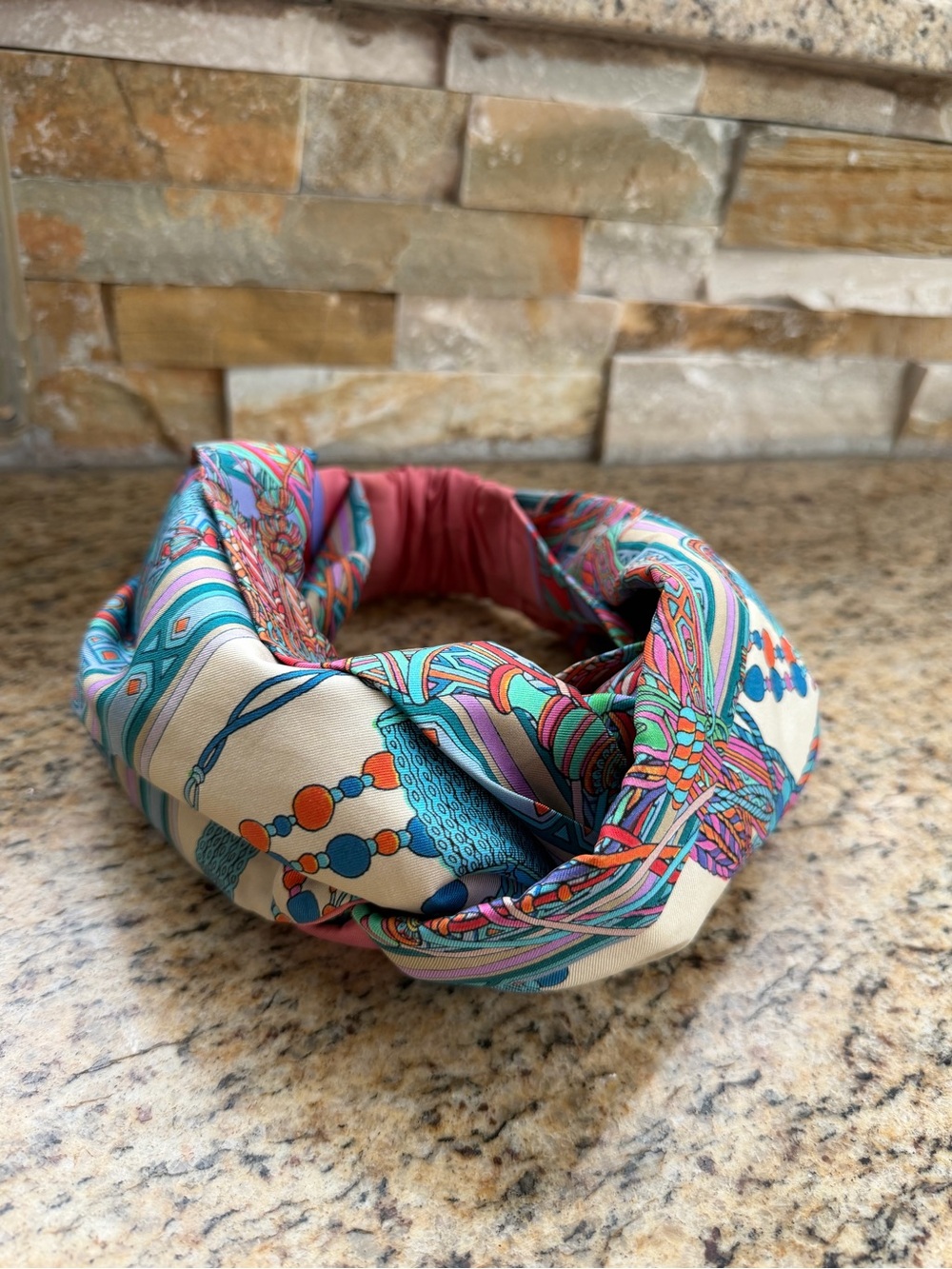GUCCI Silk-Print Twisted Headband in Multi-Color